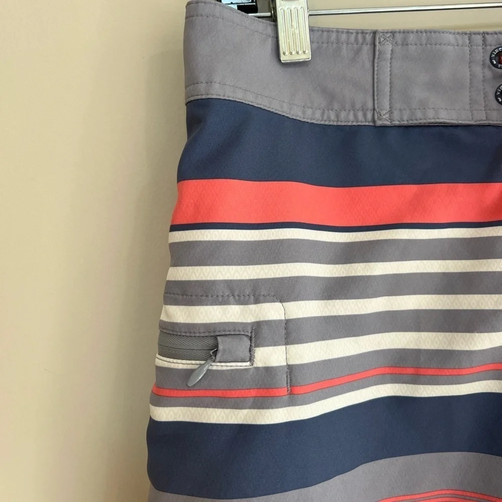 Vineyard Vines Men's Grey Striped Unlined Swim Board Shorts, size 30